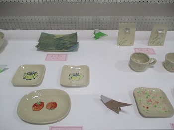 千早ロビー展示　自主サークル作品展「としま陶芸研究会」
