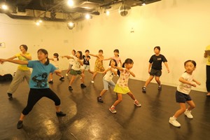 子ども芸術体験ワークショップ
平成30年度　踊るのが大好きなお友だち～みんな集まれ～！