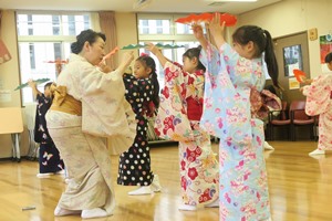 子ども芸術体験ワークショップ
平成30年度　華麗なる彩り 日本舞踊教室