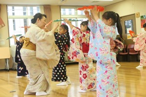 子ども芸術体験ワークショップ
平成30年度　華麗なる彩り 日本舞踊教室