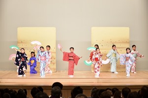 子ども芸術体験ワークショップ
平成30年度　親子で体験！はじめての日本舞踊