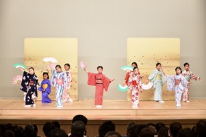 子ども芸術体験ワークショップ
平成30年度　親子で体験！はじめての日本舞踊