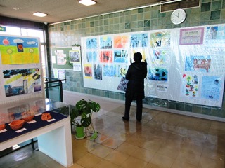 千早地域文化創造館ミニ展覧会
― 椎名町小学校の子ども達による作品展示 ―