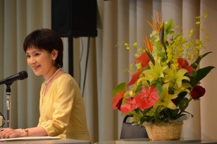 岡部まり氏