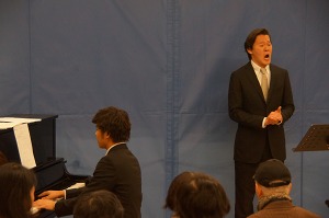 熱唱中
